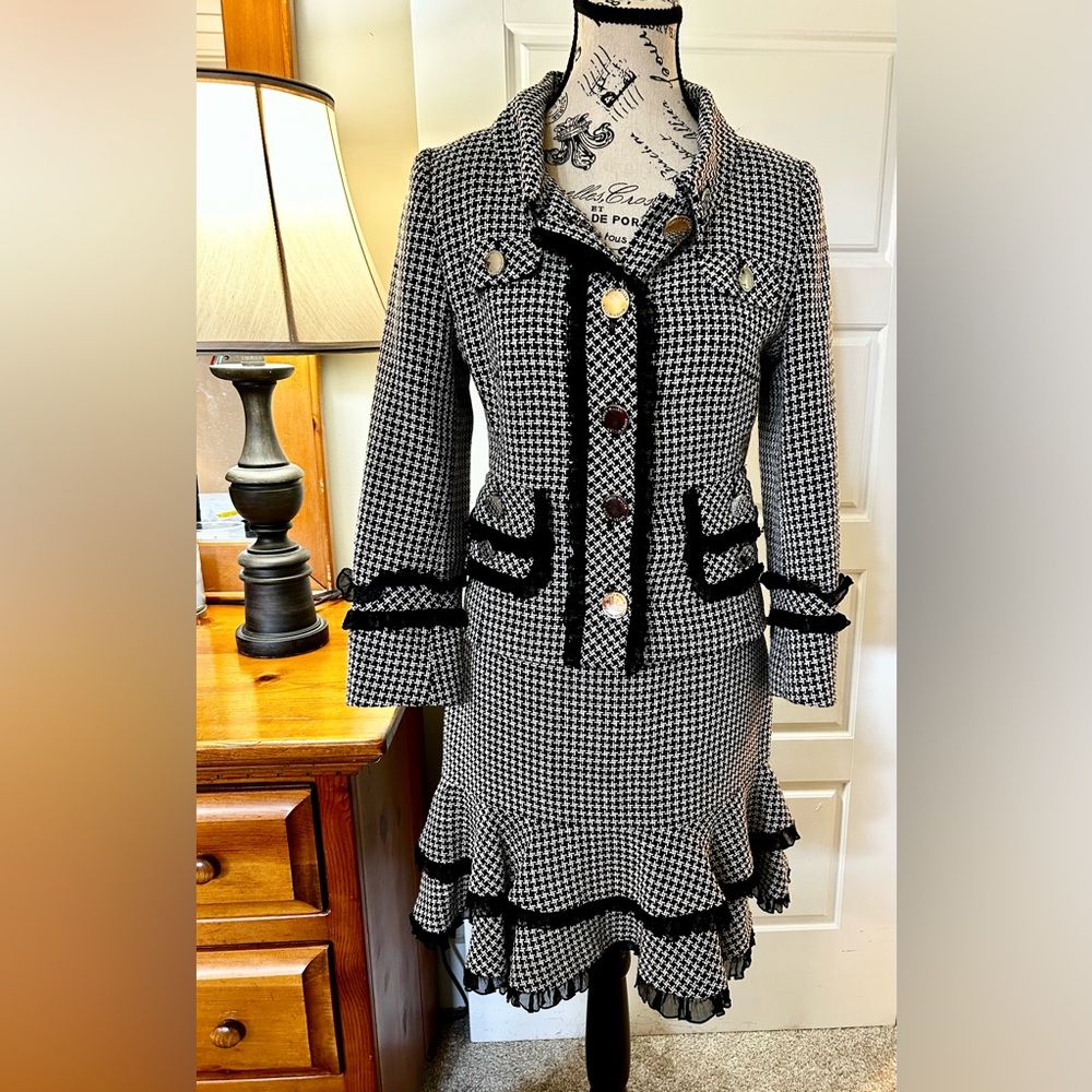 KAREN MILLEN England Houndstooth Blazer & Skirt Set with Ruffle Design. Size 6